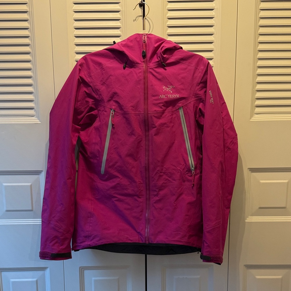 Arc'teryx Women's Bold Pink Utility Jacket